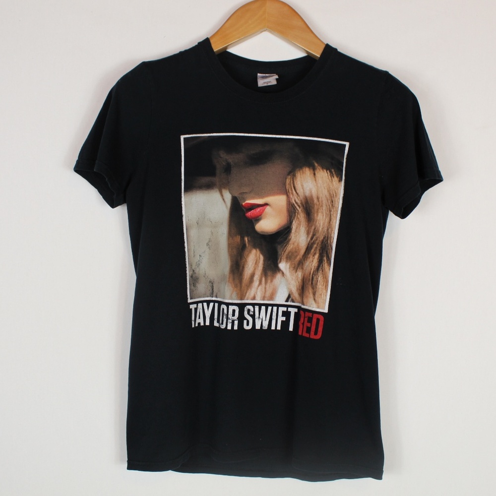 Taylor Swift tour tee S